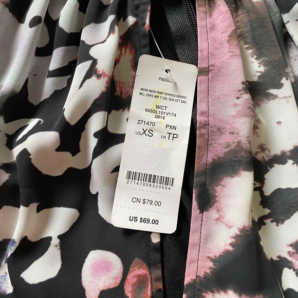 Bebe Mock Neck Print Keyhole Bodysuit - Picture 4 of 7